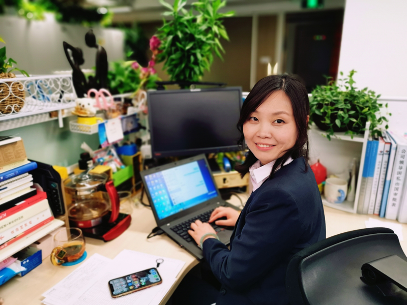 人資部藏靜靜工作照3.jpg