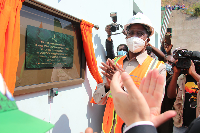 贊比亞總統(tǒng)為下凱富峽項目首臺機組發(fā)電官方揭牌 .JPG
