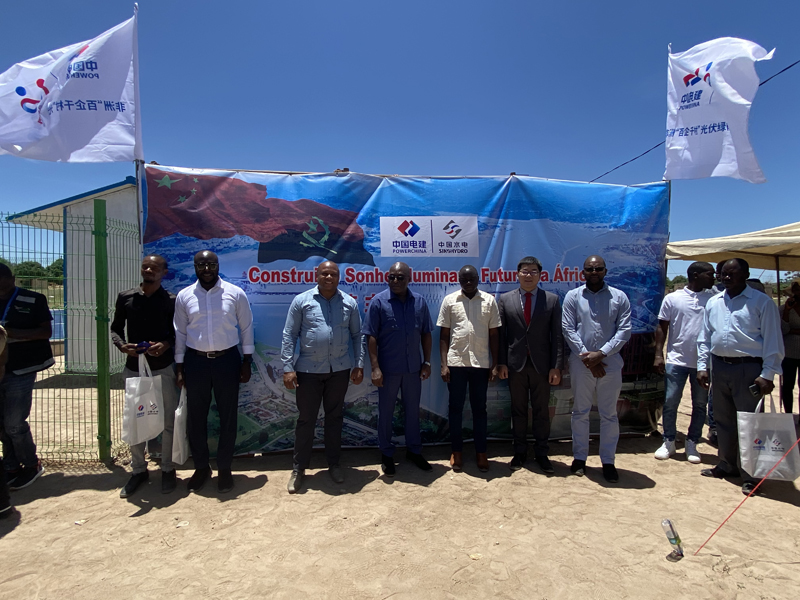 中國電建在安哥拉庫內內省Cuvelai市開展“百企千村”捐助活動 (3).jpeg