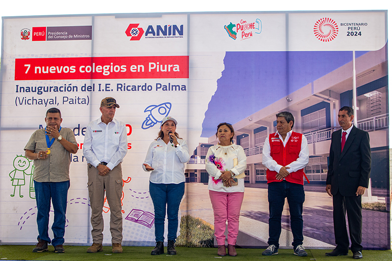1-秘魯國家總統迪娜·博魯阿爾特為里卡多·帕爾馬學校的移交剪彩并揭牌 (2).jpg