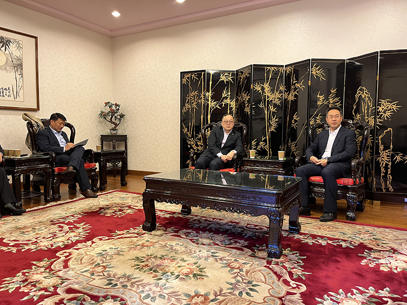 1周家義拜會中國駐澳大利亞使館經商處公使銜參贊高峰.jpg